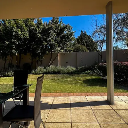 Sizanazo Guest House - In The Heart Of Northcliff Hill Johannesburg Exterior foto