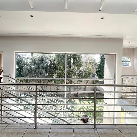 Sizanazo Guest House - In The Heart Of Northcliff Hill Johannesburg Exterior foto